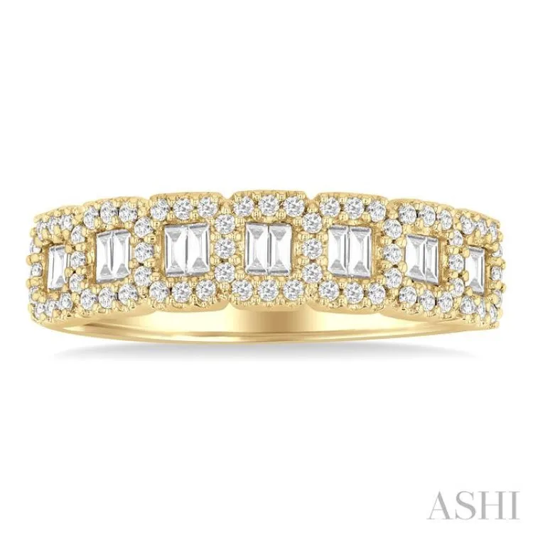 1/2 Ctw Interlocked Octagonal Shape Motif Fusion Baguette and Round Cut Diamond Fashion Band in 14K Yellow Gold