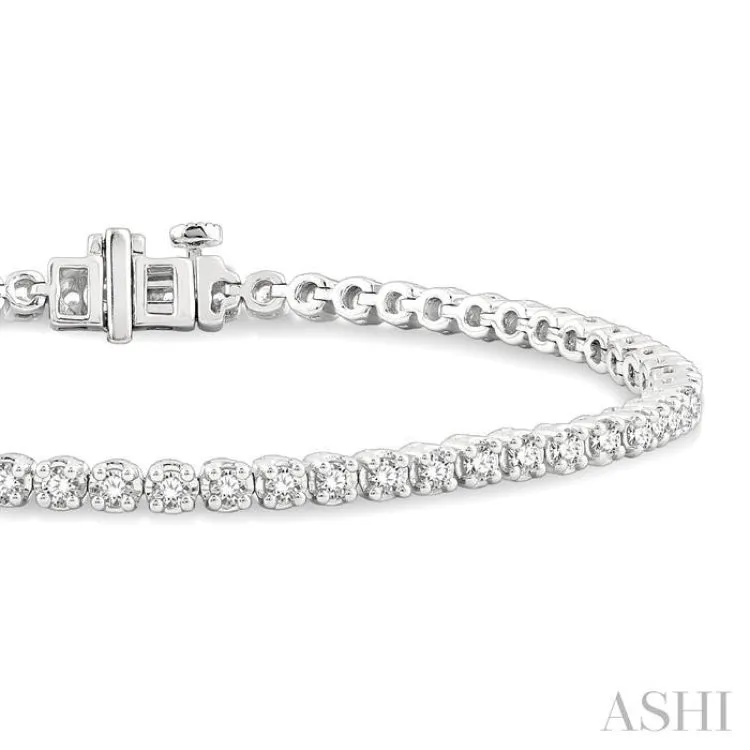 2 Ctw Round Cut Diamond Tennis Bracelet in 14K White Gold