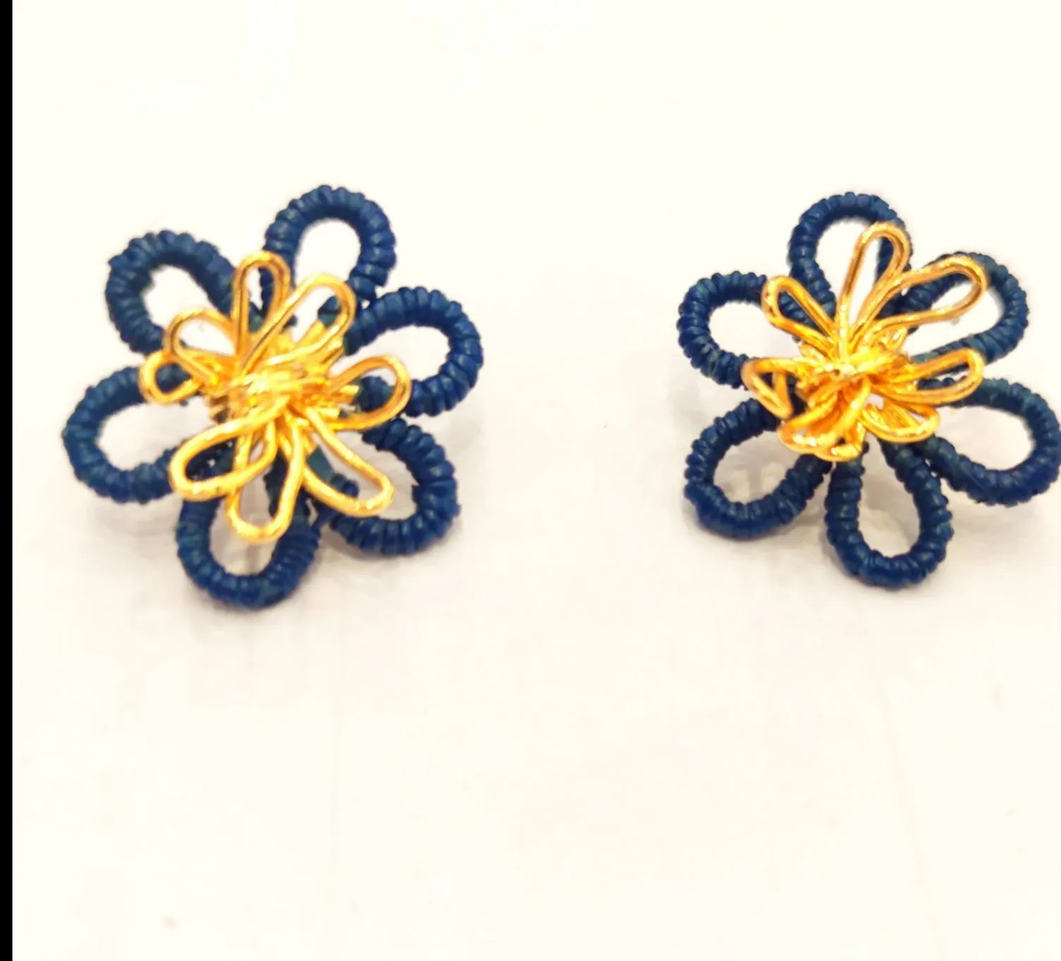 Dalia Studs