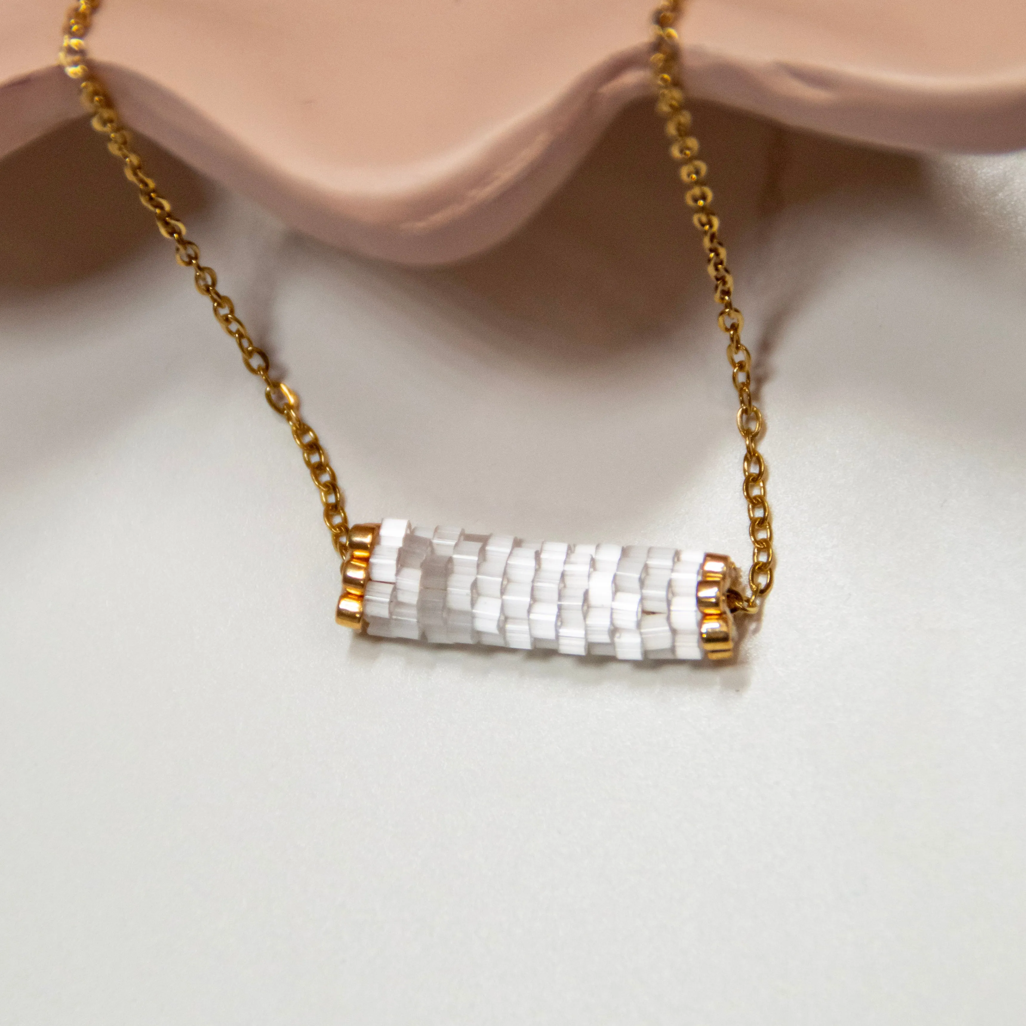 Iridescence waves necklace