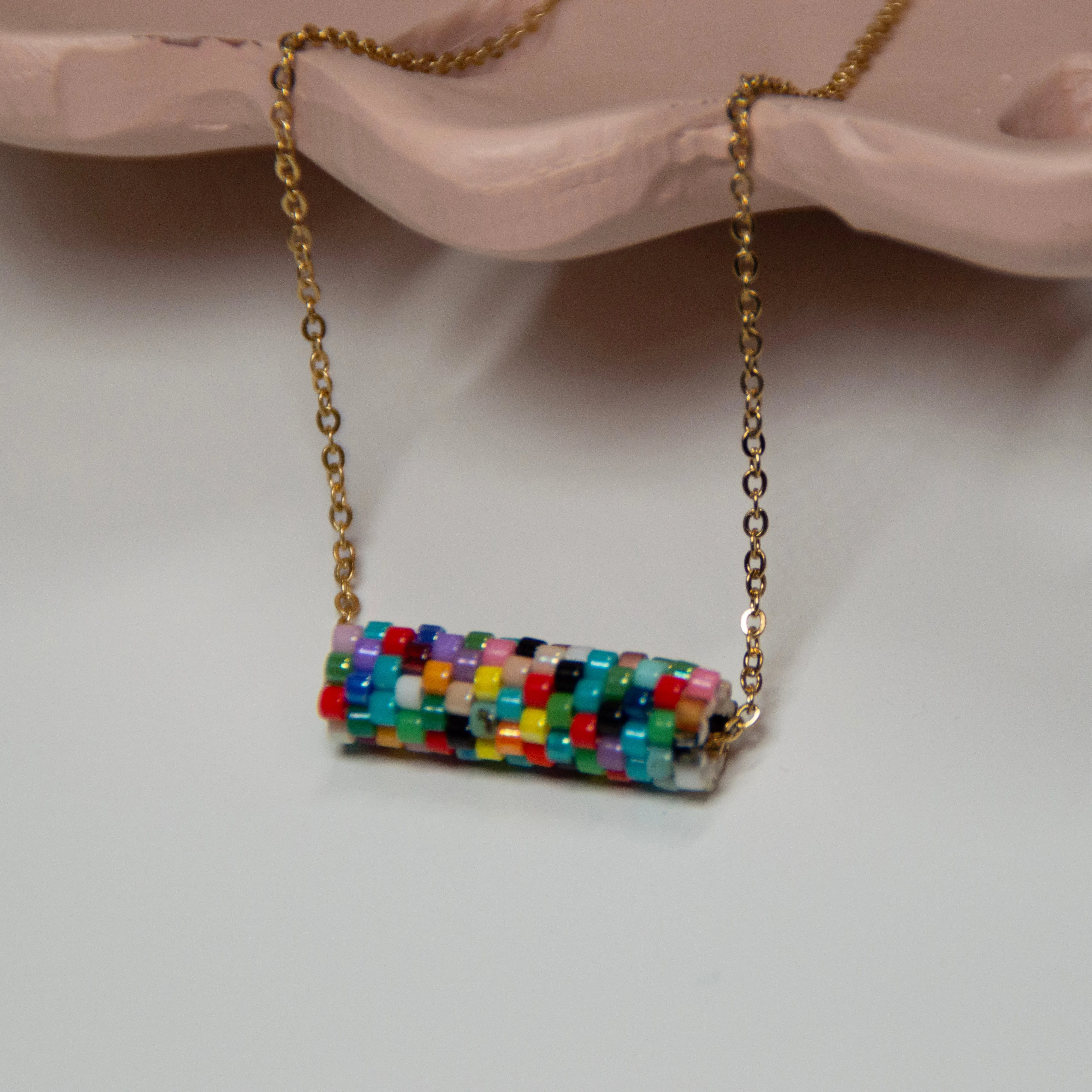 Iridescence waves necklace