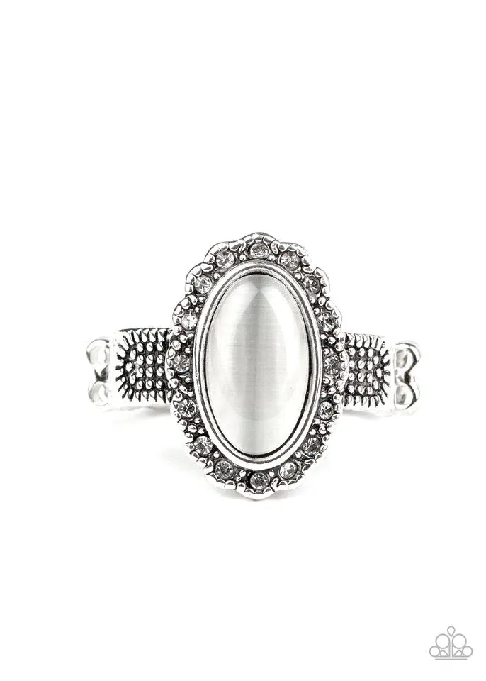 Paparazzi Ring ~ Fabulously Flawless - White