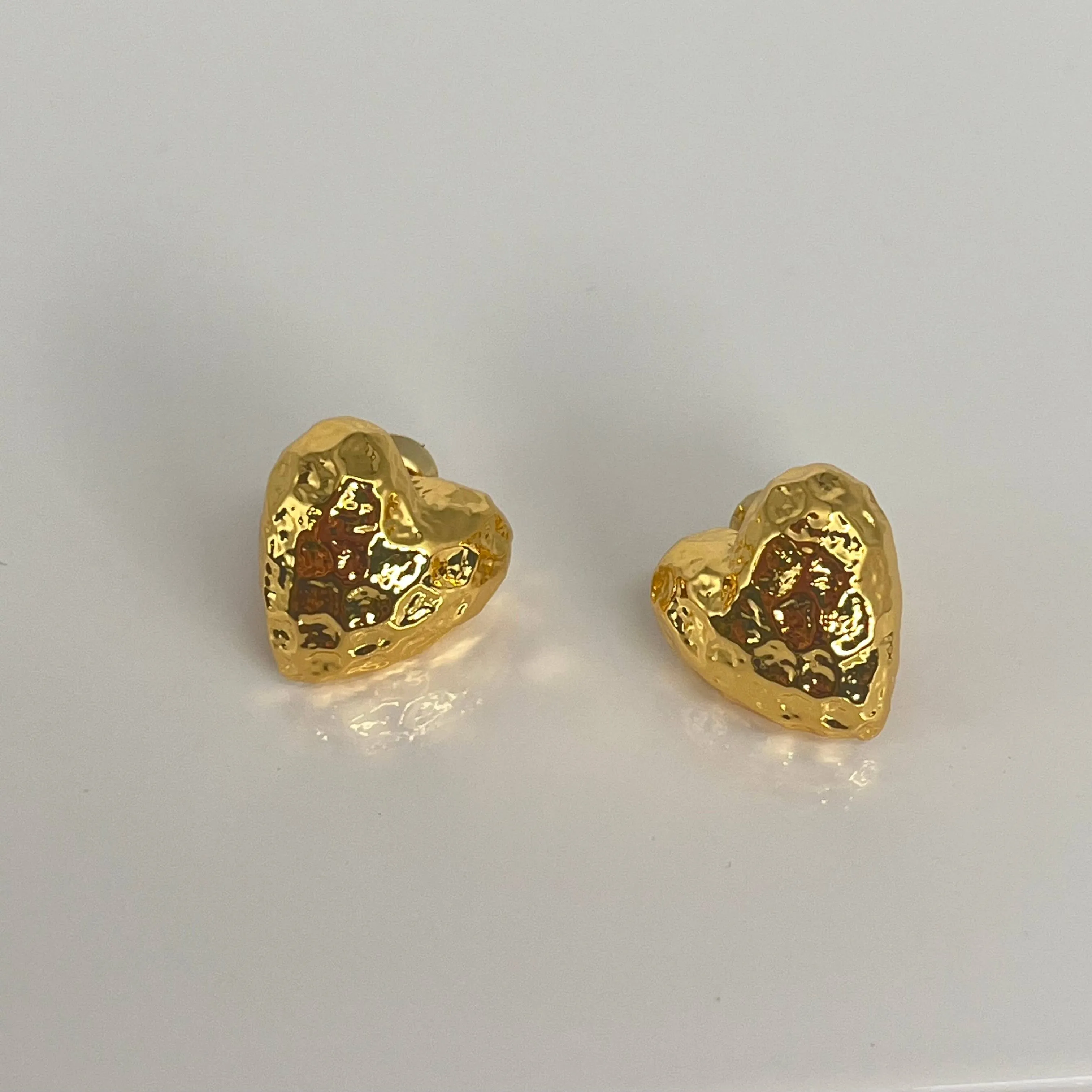 Sahira Corinne Heart Studs