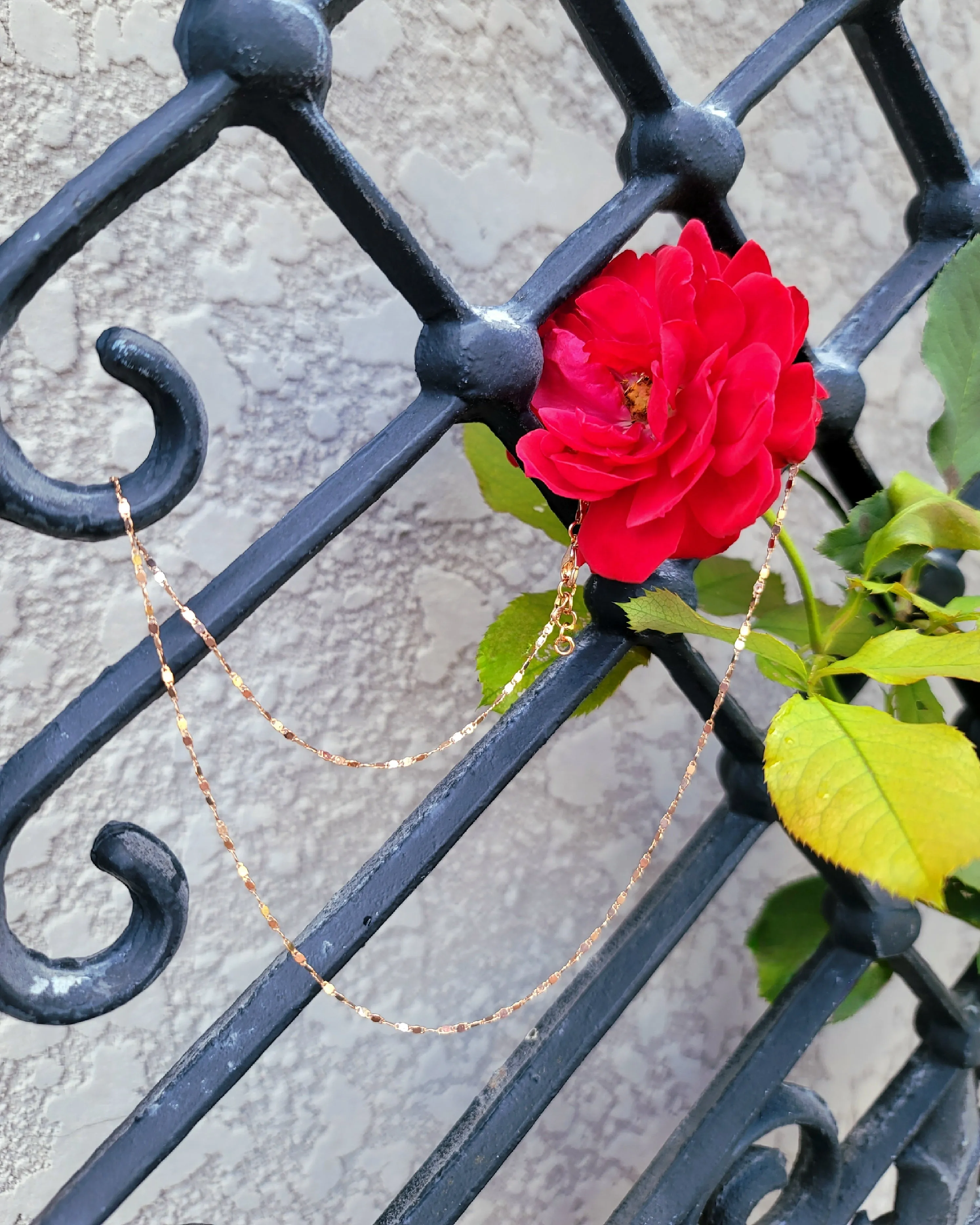 Shimmering Rose Chain