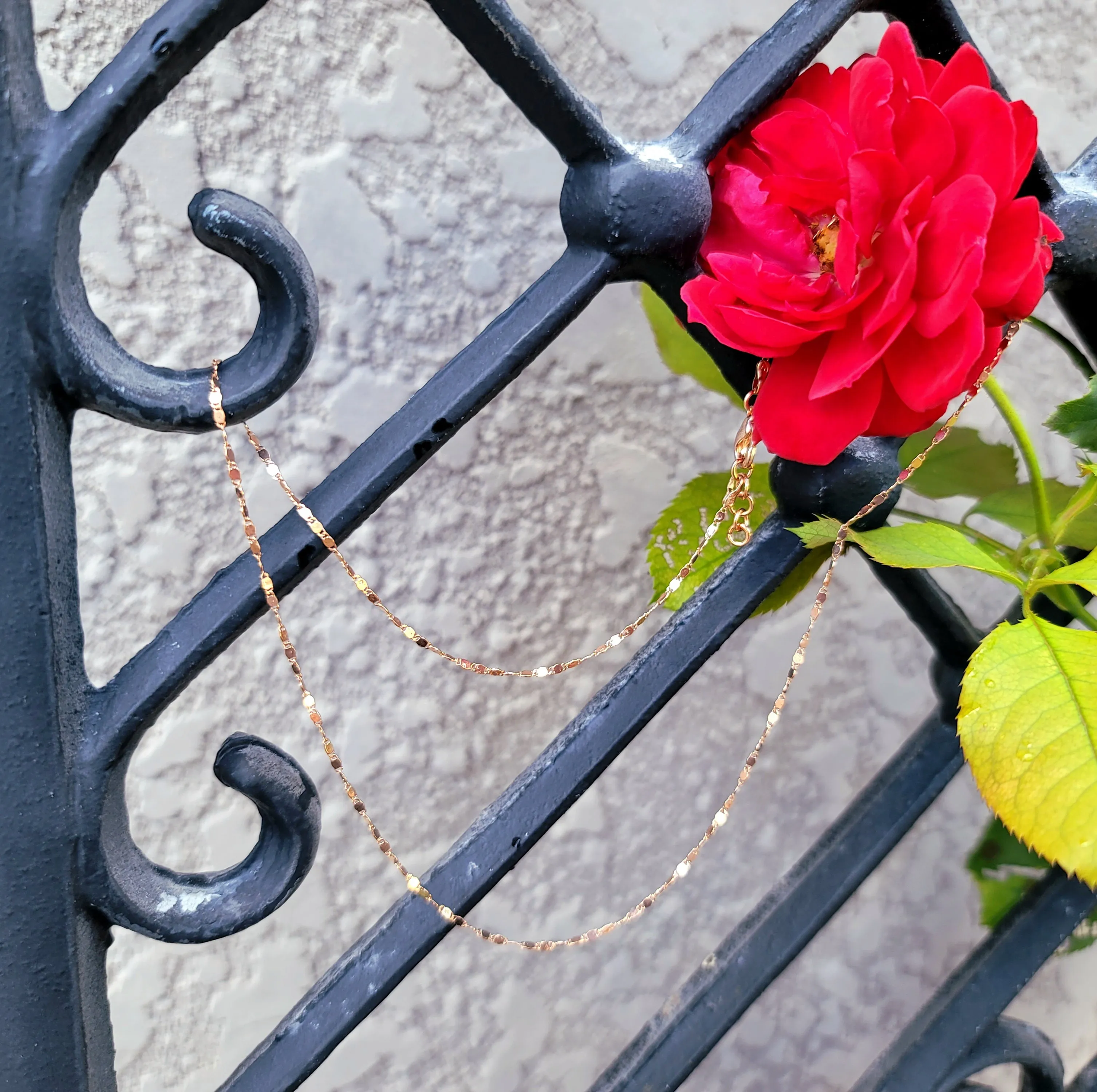 Shimmering Rose Chain