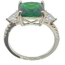 Stunning Emerald .925 Sterling Silver Ring